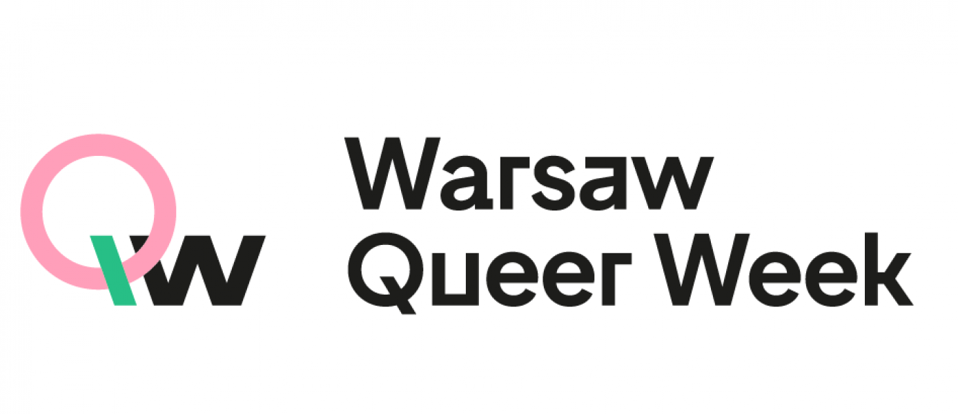 Czarny napis Warsaw Queer Week na białym tle. 