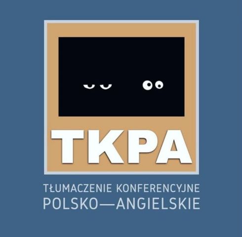 logo: napisy {TKPA} oraz {Tłumaczenie konferencyjne polsko-angielskie} oraz obrazek przedstawiający parę oczu w ciemnym pomieszczeniu