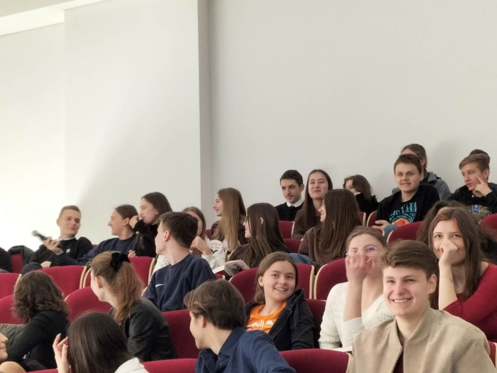 zdjęcie: zgromadzona w sali wykładowej publiczność