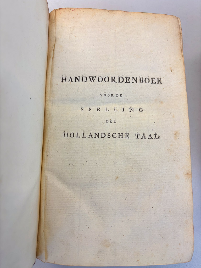 strona tytułowa „Handwoordenboek...”