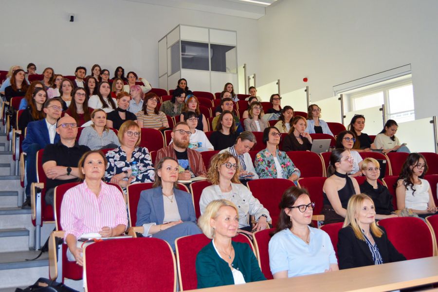 photograph: audience gathered in the aula