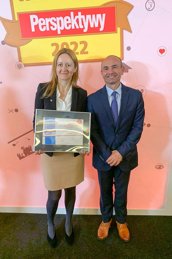Dziekana Wydziału Anglistyki prof. dr hab. Joanna Pawelczyk oraz Prodziekan ds kształcenia prof. UAM dr hab. Jacek Fabiszak na gali rankingu Perspektyw 2022